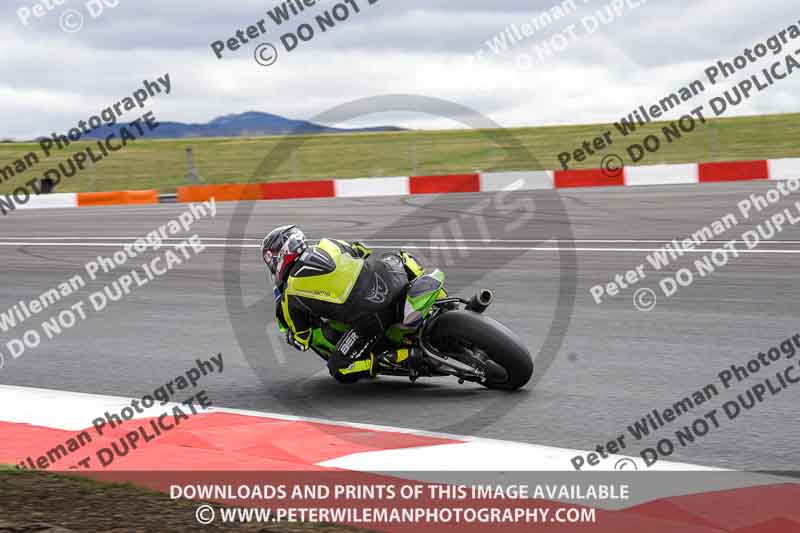 cadwell no limits trackday;cadwell park;cadwell park photographs;cadwell trackday photographs;enduro digital images;event digital images;eventdigitalimages;navarra;no limits trackdays;peter wileman photography;racing digital images;trackday digital images;trackday photos